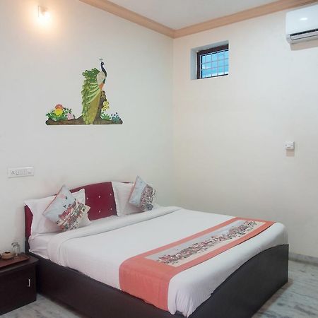 Oyo 11743 Hotel Shree Krishna Udaipur Exterior photo