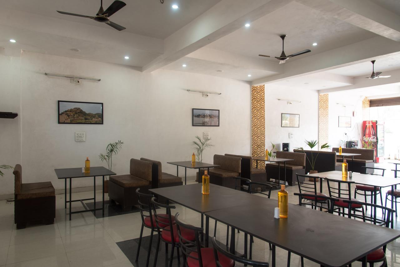 Oyo 11743 Hotel Shree Krishna Udaipur Exterior photo